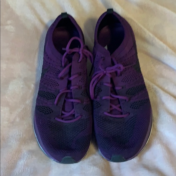 flyknit trainer purple